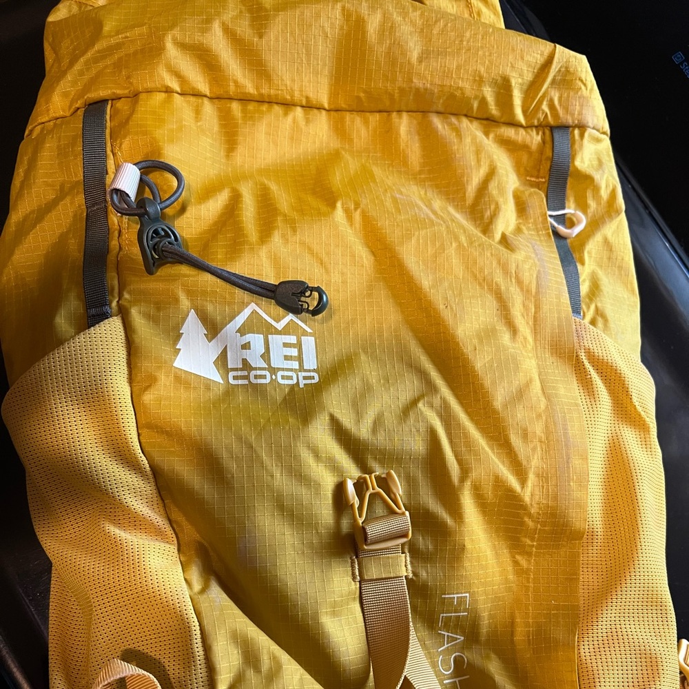 REI COOP Flash 22